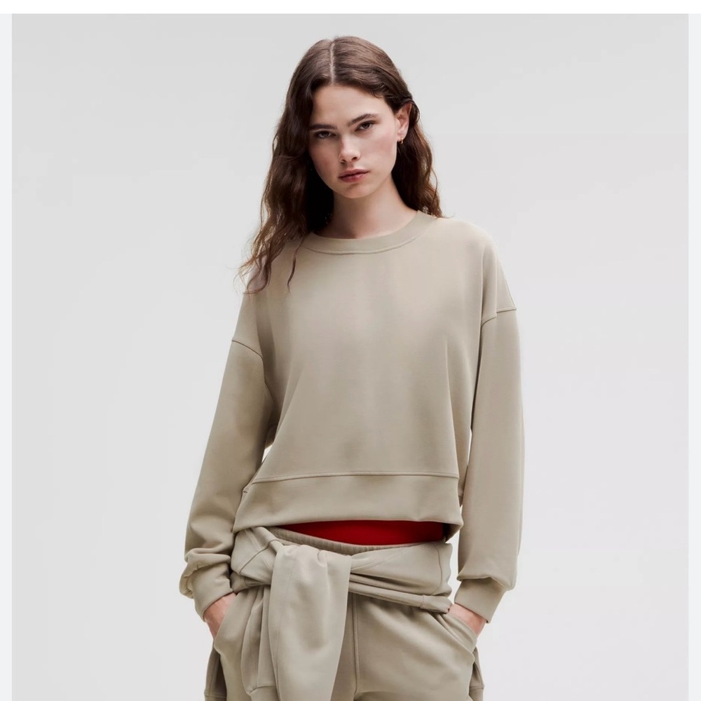 Lululemon Softstreme Perfectly Oversized
Cropped Crew Riverstone Size 6
